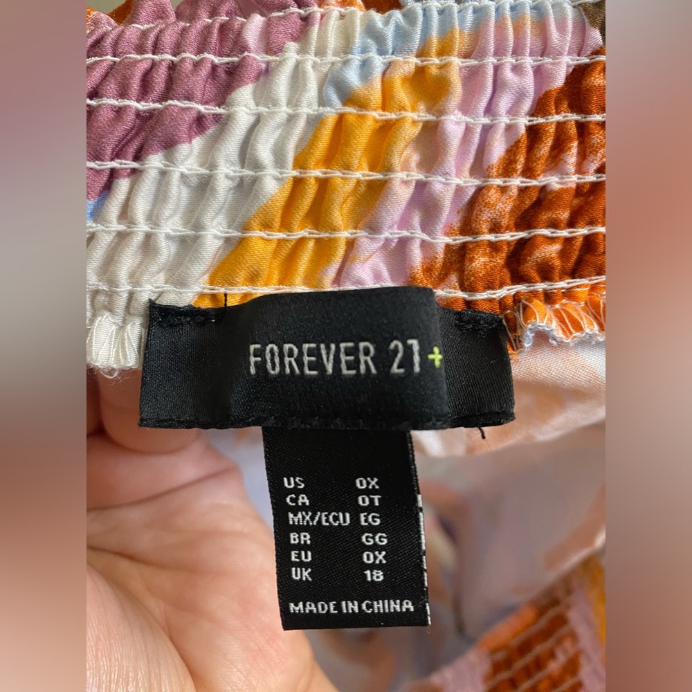 Abstract Smocked Waist Shorts - Forever 21 - Picture 5 of 6